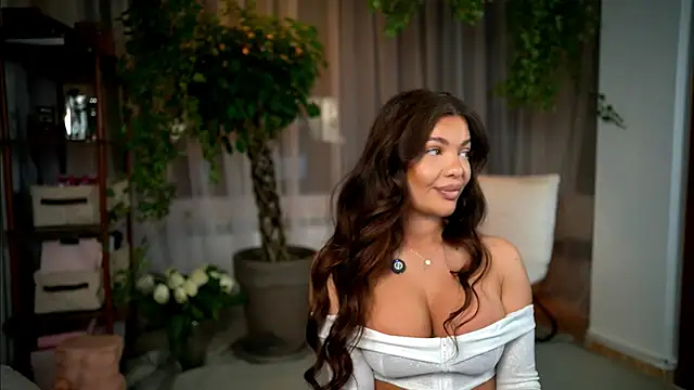 Snapshot of TheMaddisonShow_ chatting on February 22, 4:35 am TheMaddisonShow online show from February 22, 4:35 am