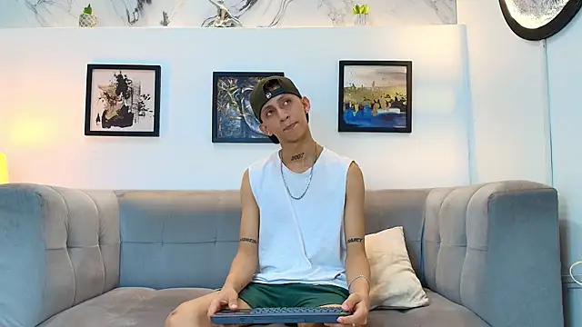 BOYS PLAY online show from May 17, 1:27 am