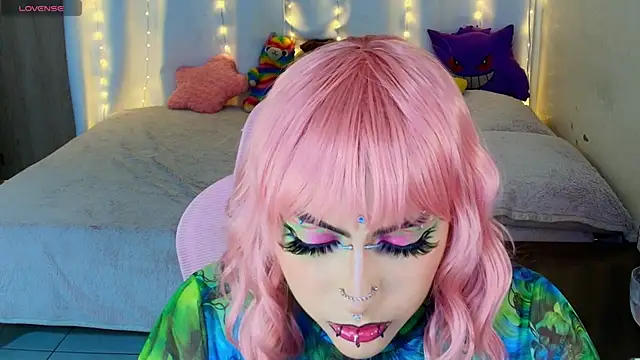 maliciaXpoison online show from May 17, 4:44 am