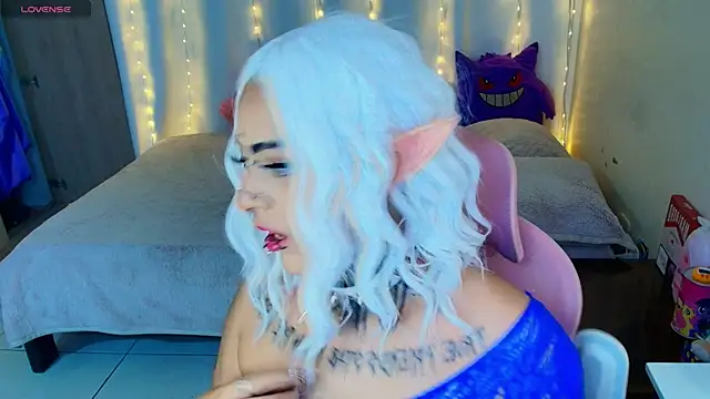 maliciaXpoison online show from May 19, 1:56 am