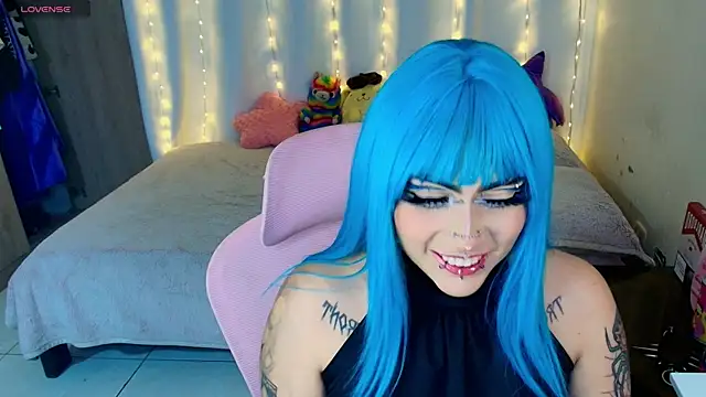 maliciaXpoison online show from May 27, 2:41 am
