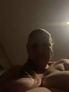 Roxie6989 online show from May 10, 2:02 am