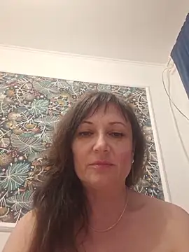 SaraGina online show from April 1, 9:01 pm