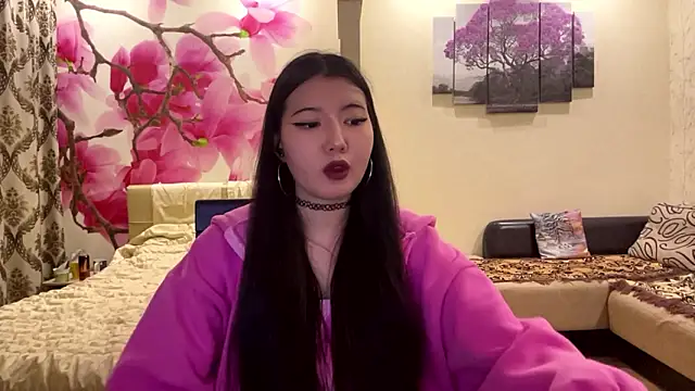 MaeRaads online show from March 3, 6:47 pm