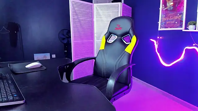 A Alise online show from March 26, 3:03 pm