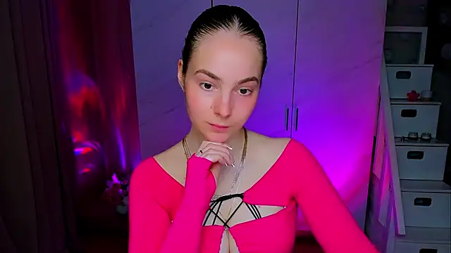 Maddy Wood  online show from May 11, 2:45 pm