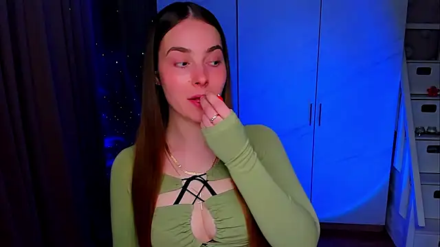 Maddy Wood  online show from May 8, 6:21 pm