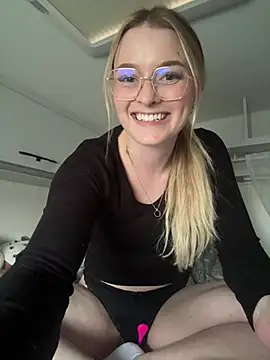 melanieTesss online show from May 10, 5:26 pm