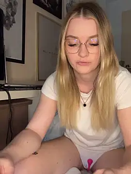 melanieTesss online show from April 4, 10:47 am