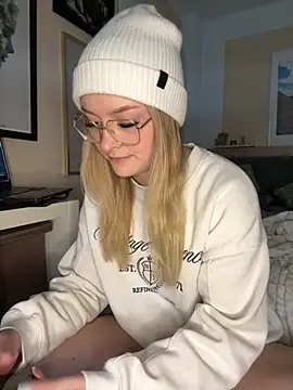 melanieTesss online show from March 29, 11:20 am