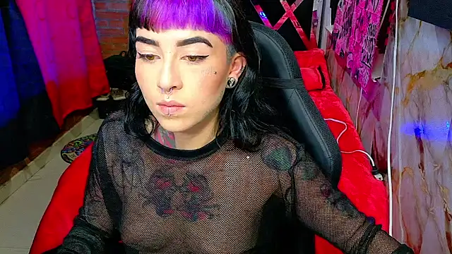 nova kitttyy online show from April 6, 1:05 am