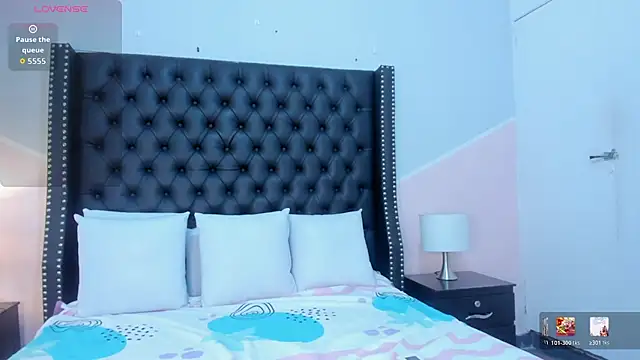  ashley thompson  online show from March 20, 8:58 pm