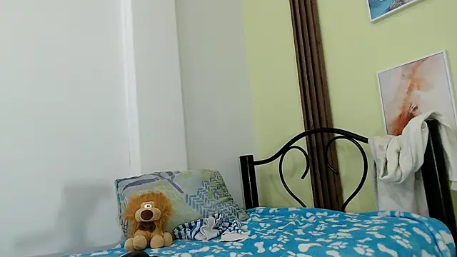 skinnysexy18 online show from May 18, 8:15 pm