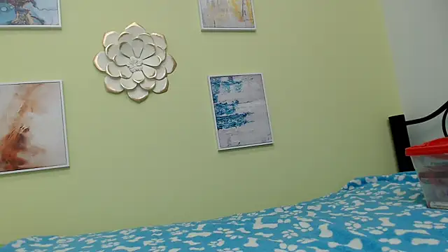 skinnysexy18 online show from May 6, 8:02 pm