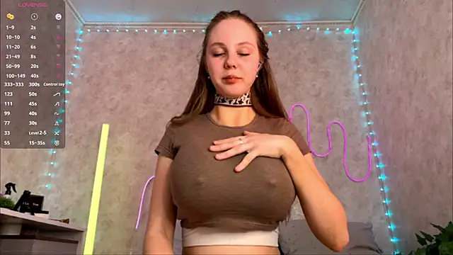 VictoriaDeese online show from May 11, 8:05 am