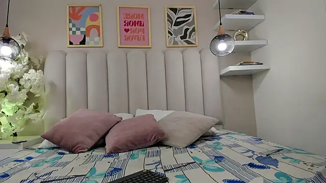 Mia Bailey  online show from April 2, 3:04 am