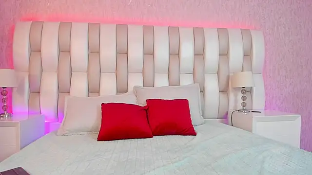 Bella  Peach online show from May 8, 3:43 am