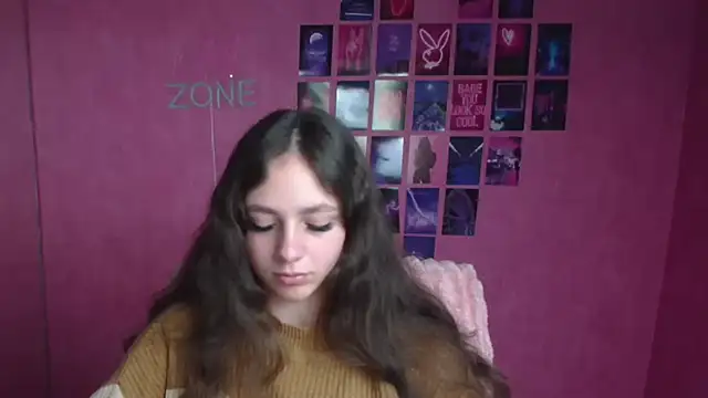 KissMeJulia online show from April 4, 5:28 am