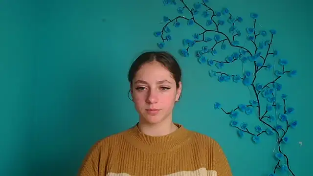 KissMeJulia online show from April 8, 11:45 am