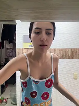 violetta cutest  online show from April 2, 3:31 pm