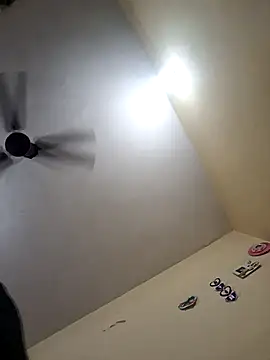 Sexy riya001 online show from April 14, 4:29 pm