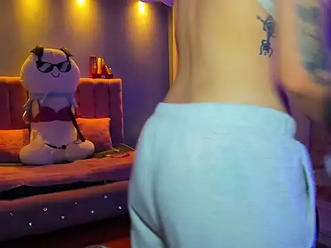 AliceLeet online show from March 27, 1:23 pm