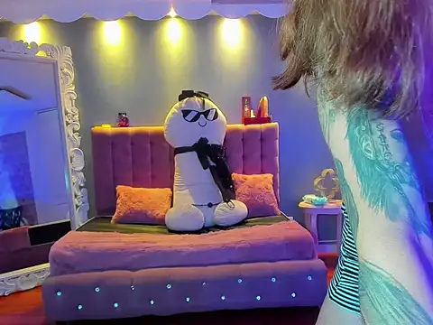 AliceLeet online show from March 28, 1:32 pm