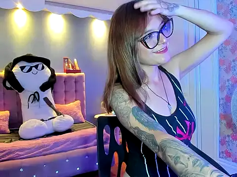 AliceLeet online show from March 23, 4:02 pm