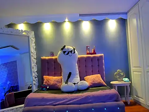 AliceLeet online show from March 22, 2:12 pm