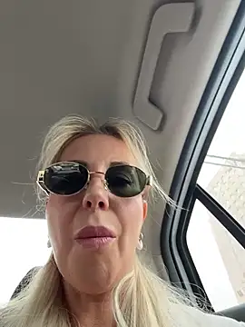 LisaMurr online show from April 30, 11:48 am