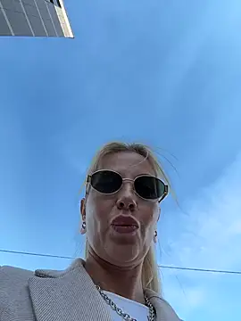 LisaMurr online show from May 3, 3:26 pm