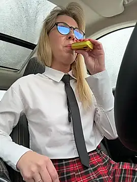 LisaMurr online show from February 22, 12:17 pm