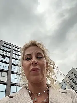 LisaMurr online show from May 4, 3:27 pm
