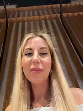 LisaMurr online show from May 5, 3:37 pm
