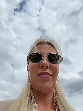 LisaMurr online show from May 12, 1:07 pm