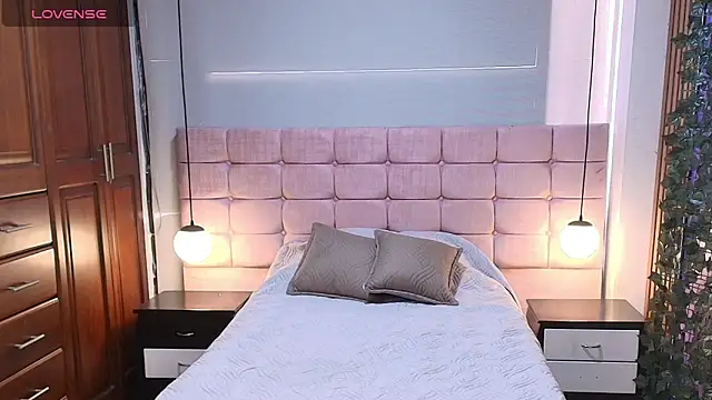 MoriahStorm online show from May 25, 12:26 pm