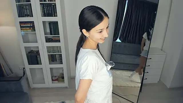 littleevilon online show from February 20, 8:16 am