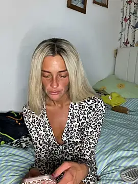 ScarlettGold  online show from May 16, 7:24 pm