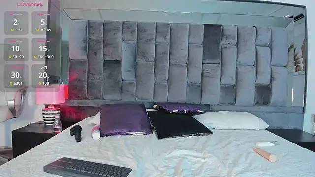 Salem Smith  online show from April 7, 11:34 am