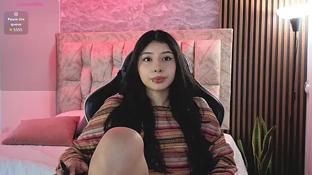 chloe bluee  online show from May 11, 11:01 am