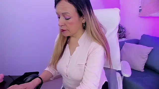 Ivonne 4 online show from April 8, 1:24 pm