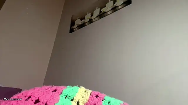 itscoraamour online show from March 12, 2:14 am