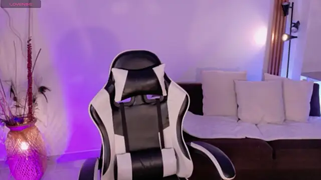 meganlake online show from April 2, 12:35 pm