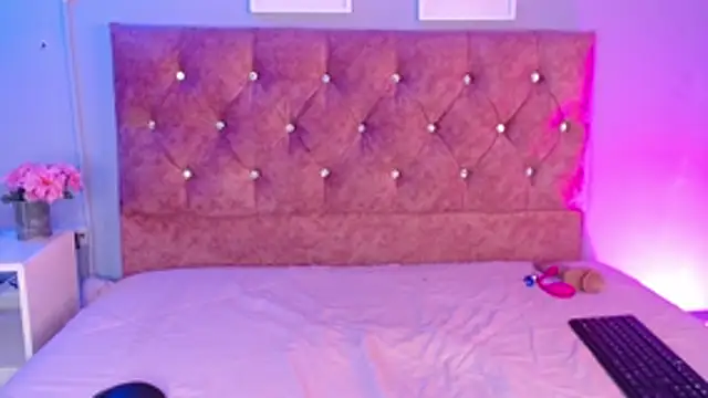 lilirousee online show from May 17, 7:13 pm
