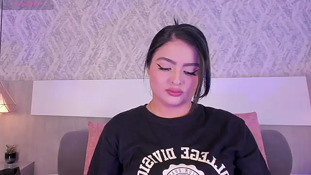 Stephany Harlot online show from May 24, 11:47 pm
