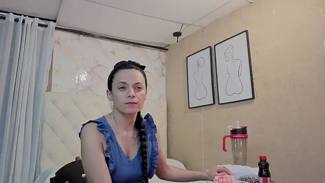 QueenSallyDesire online show from May 21, 3:15 am