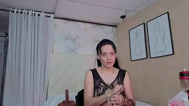 QueenSallyDesire online show from May 18, 3:38 am