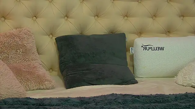 AuraMIlf online show from February 24, 4:38 pm