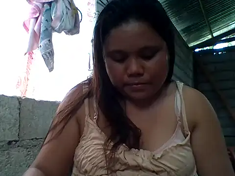 sweetlyn31 online show from May 7, 5:23 am