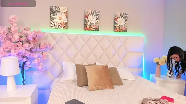 Bianca Monroe  online show from April 1, 8:28 pm